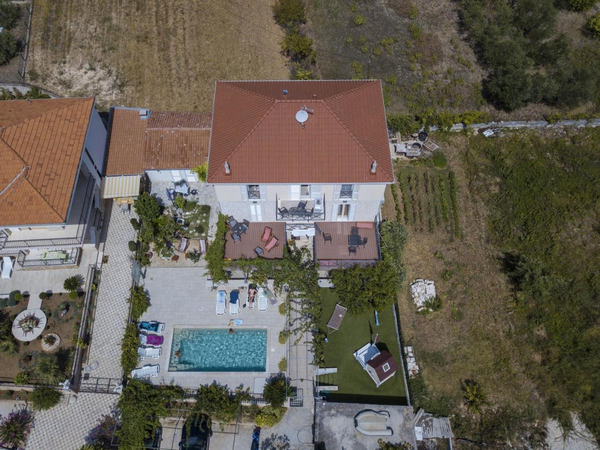 Apartments Gina Trogir Bagian luar foto