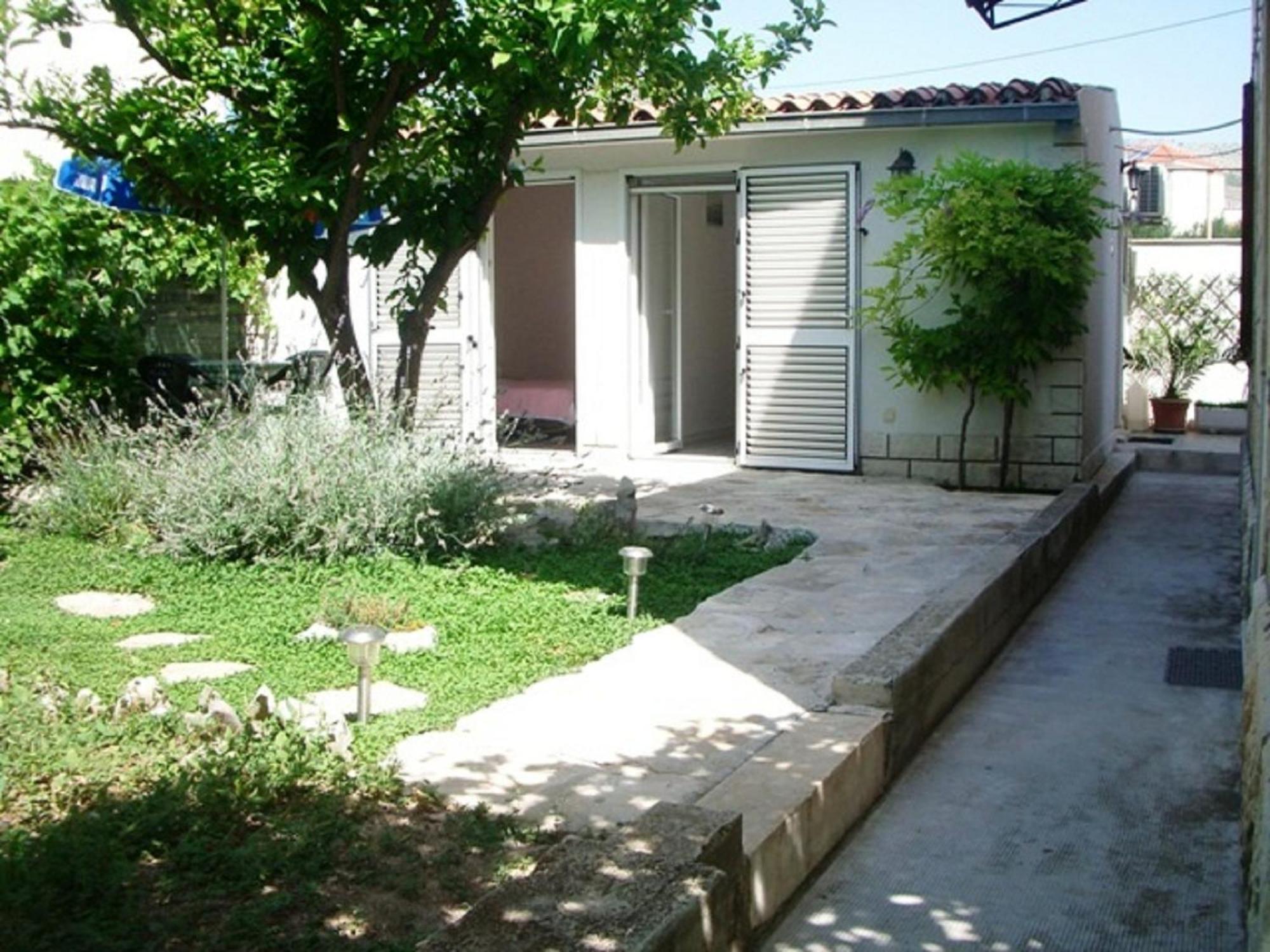 Apartments Gina Trogir Bagian luar foto