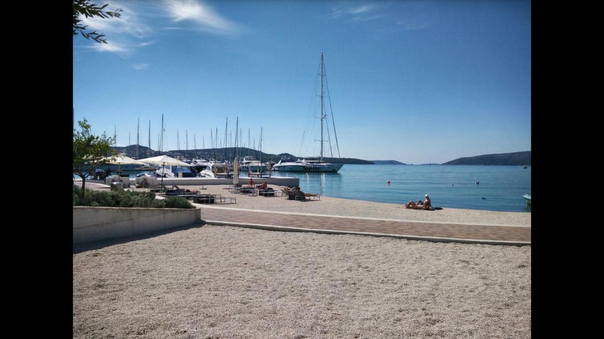 Apartments Gina Trogir Bagian luar foto