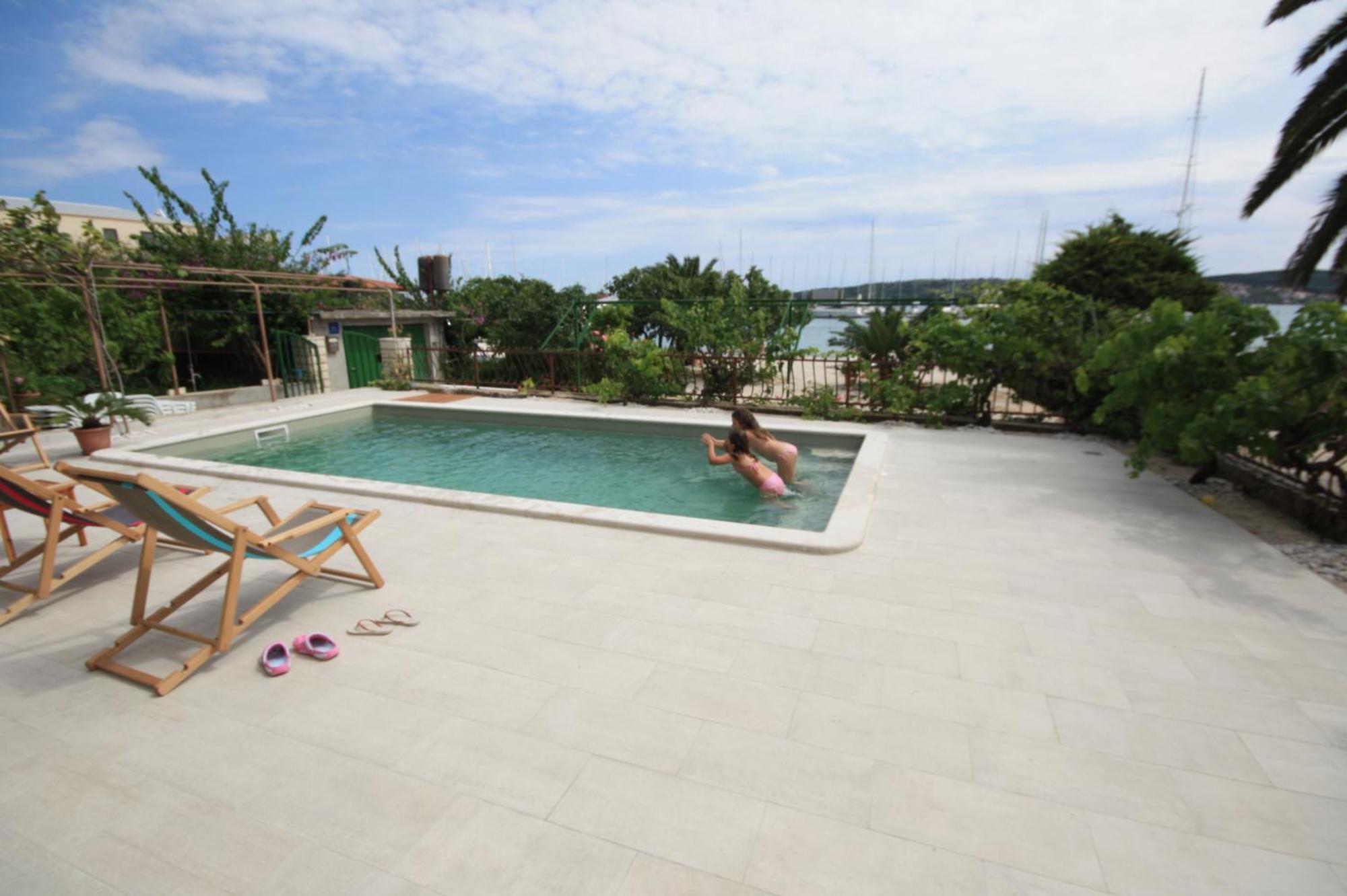 Apartments Gina Trogir Bagian luar foto