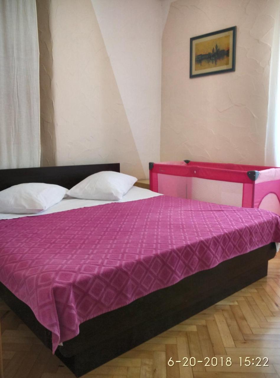 Apartments Gina Trogir Bagian luar foto