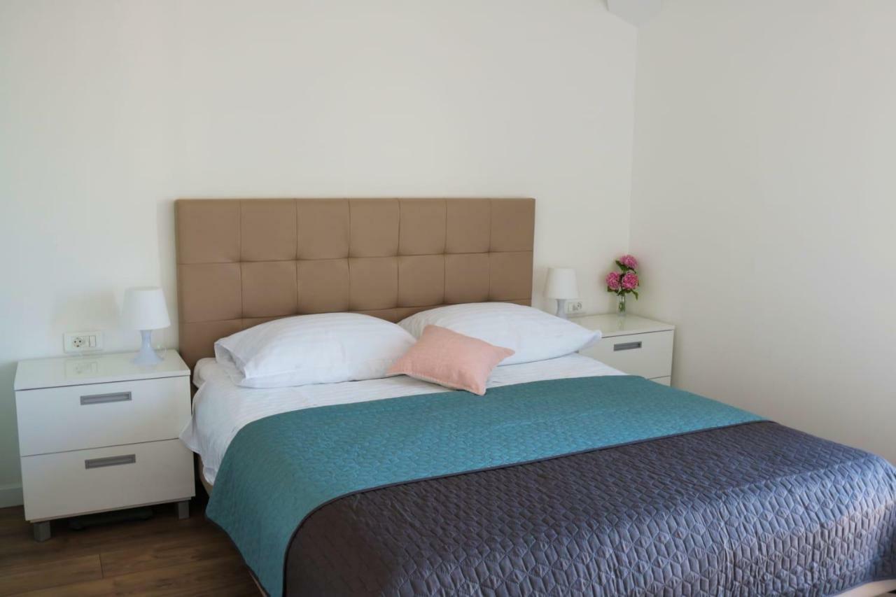 Apartments Gina Trogir Bagian luar foto