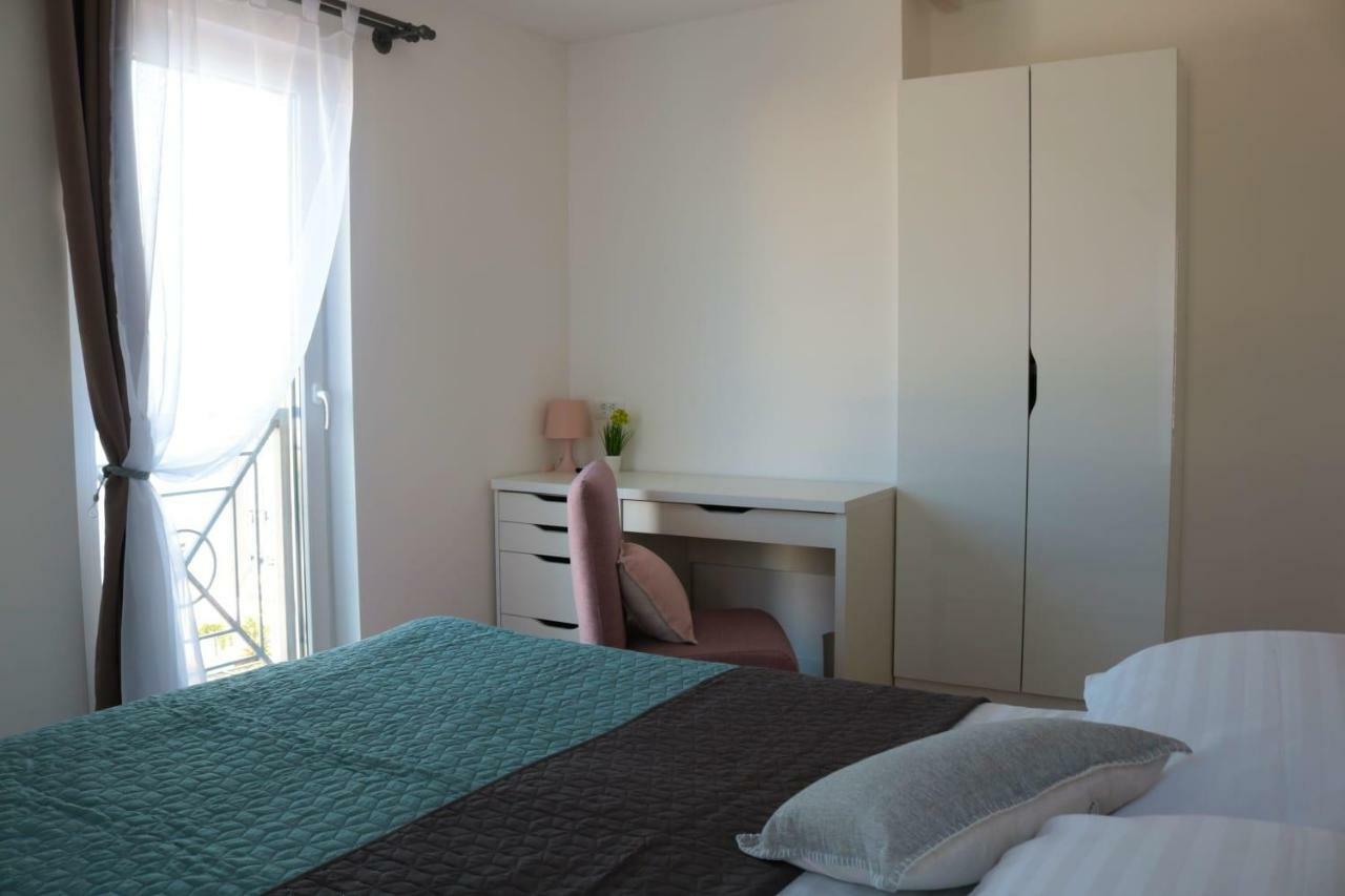 Apartments Gina Trogir Bagian luar foto