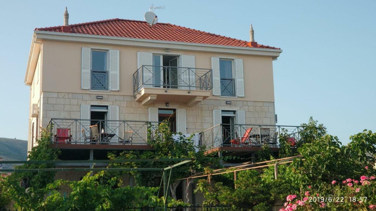 Apartments Gina Trogir Bagian luar foto