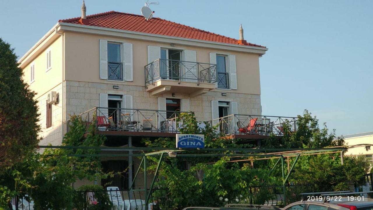 Apartments Gina Trogir Bagian luar foto