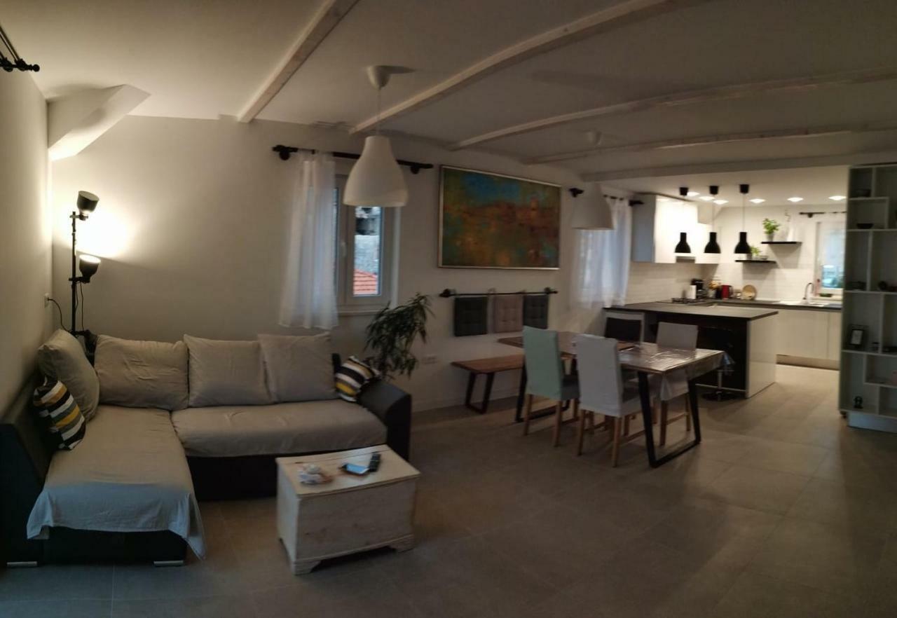 Apartments Gina Trogir Bagian luar foto