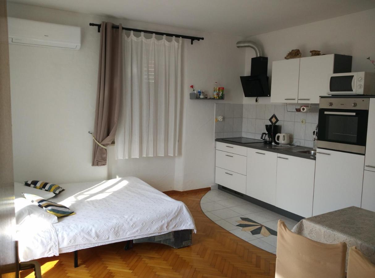 Apartments Gina Trogir Bagian luar foto