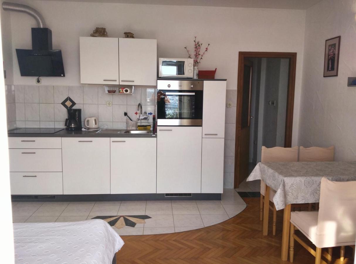 Apartments Gina Trogir Bagian luar foto